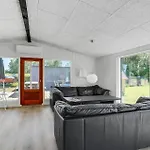 3 Bedroom Lovely In