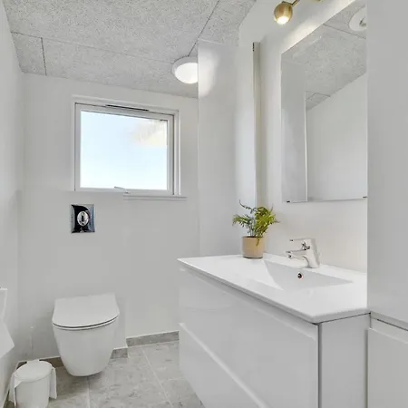 Feriehus 3 Bedroom Lovely In