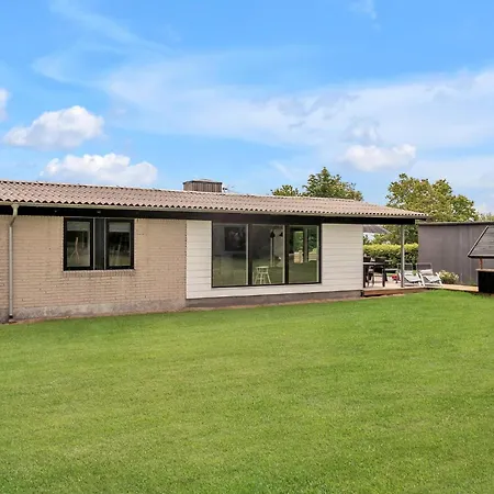 3 Bedroom Lovely In Feriehus *