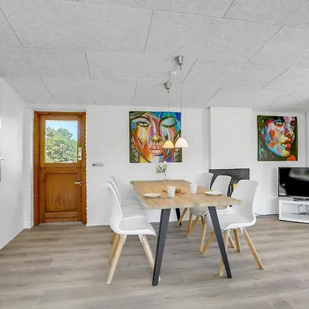 3 Bedroom Lovely In Dom wakacyjny Spottrup