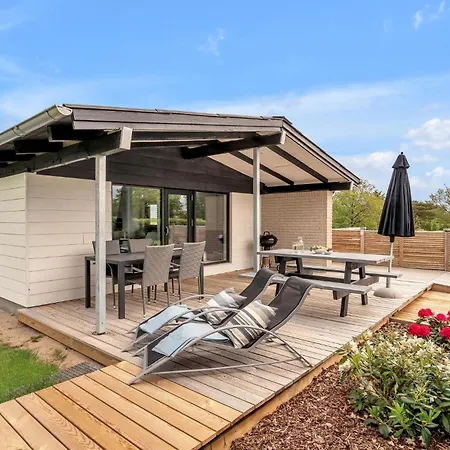 3 Bedroom Lovely In Feriehus