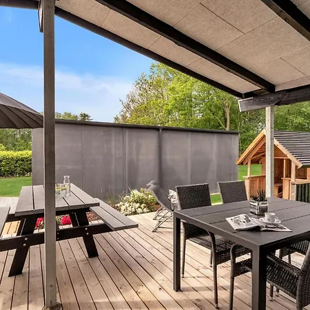 Dom wakacyjny 3 Bedroom Lovely In *