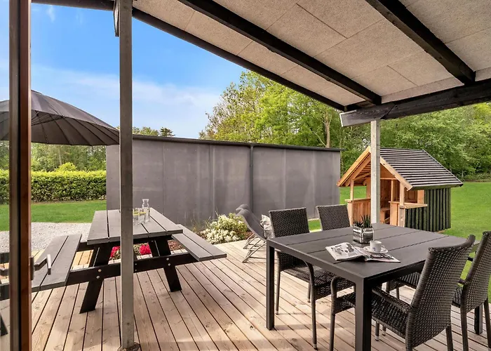 Дом отдыха 3 Bedroom Lovely In *